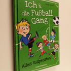 Antje Szillat : Ich & die Fussballgang 1 - Alles Vollpfos... - pikkukuva 1