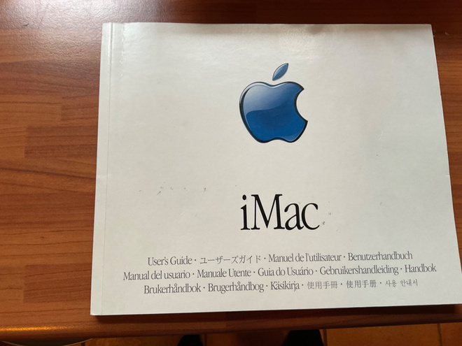 Macintosh kirjat  Imac (2kpl) ja Imacin mainoksia (6kpl)