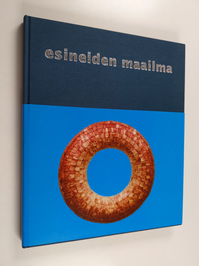 Riikka (toim.) Stewen : Esineiden maailma