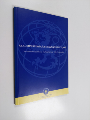 Ulkoministeriöläiset kynänkäyttäjinä : valikoima muistelm...