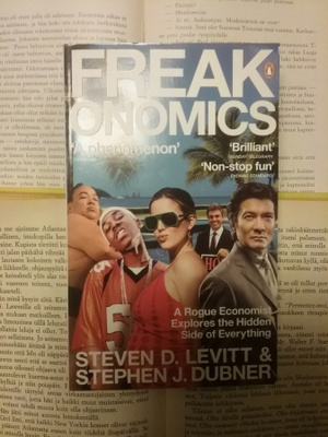 Levitt, Dubner - Freakonomics (paperback)