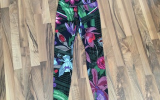 Nike upeat urheilutrikoot, S