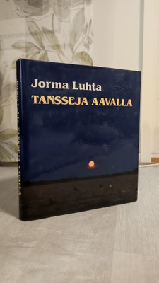 Jorma Luhta: Tansseja aavalla