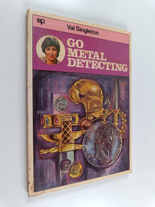 Val Singleton ym. : Go Metal Detecting