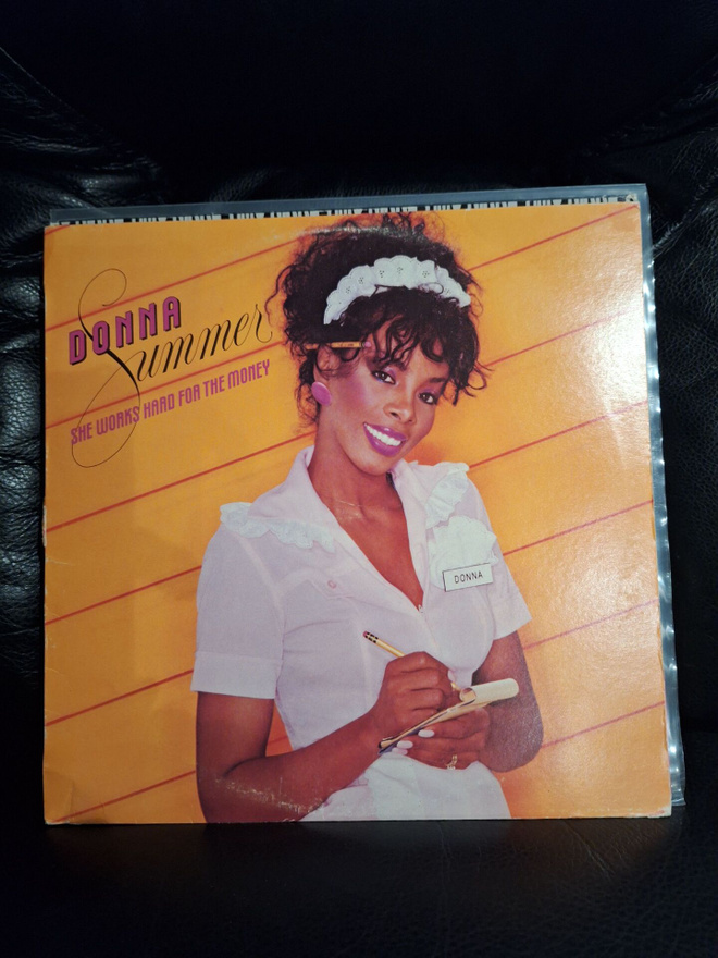 Donna Summer – She Works Hard For The Money