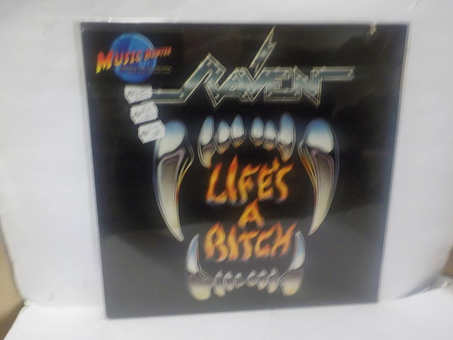 RAVEN - LIFES A BITCH EX/EX- LP + LYRIC SLEEVE
