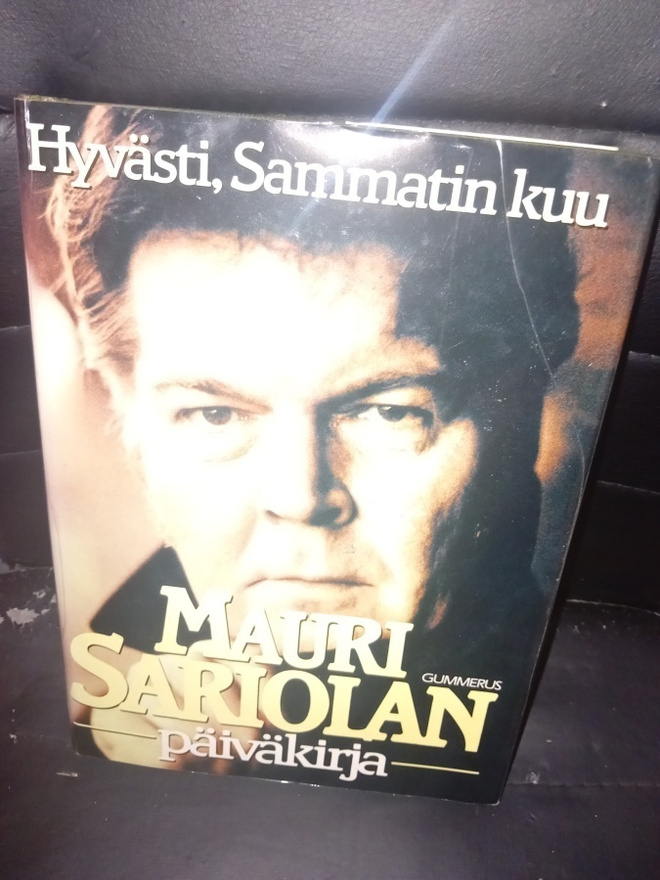 SARIOLA :  HYVÄSTI SAMMATIN Kuu ( SIS POSTIKULU)