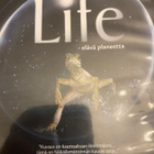 LIFE -ELÄVÄ PLANEETTA selostus DAVID ATTENBOROUGH - pikkukuva 1