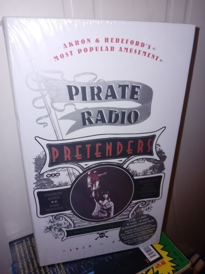 4cd + dvd PRETENDERS : PIRATE RADIO ( SIS POSTIKULU  )