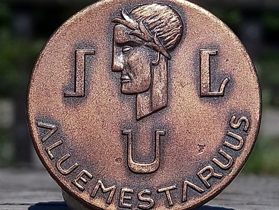 Ronssivärinen vuodelta 1940. Leimalla YS. Halkaisija 34 mm.