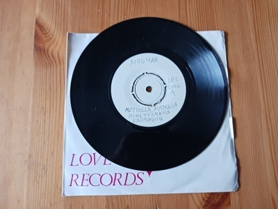 Magyar – Autiolla Kadulla Nimettömässä Kaupungissa 7" koelev