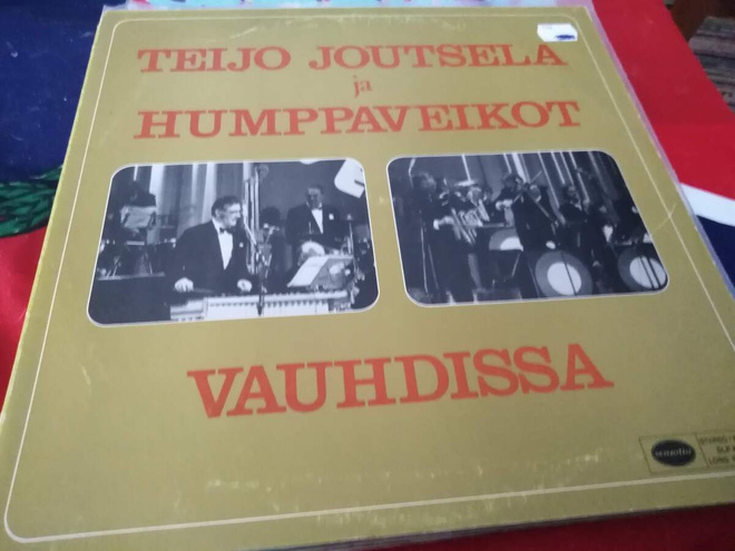 Teijo Joutsela Ja Humppaveikot  Vauhdissa