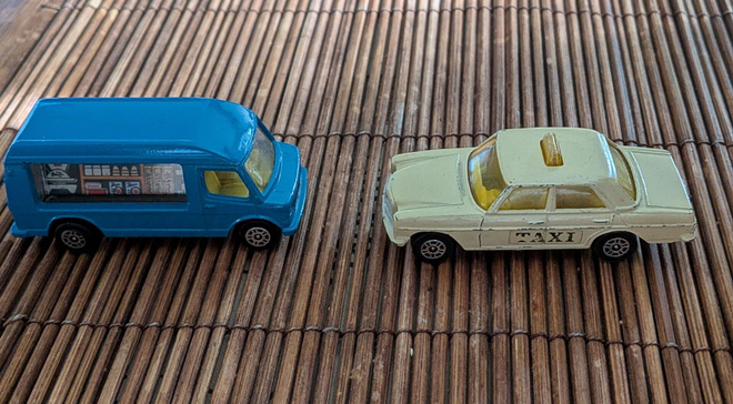 Corgi Juniors - 1960-70 luvun pikkuautoja 2 kpl