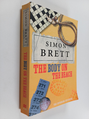 Simon Brett : The body on the beach : a fethering mystery