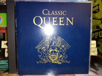 CD : CLASSIC QUEEN ( SIS POSTIKULU)