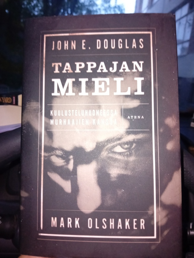 Douglas : Tappajan mieli ( SIS POSTIKULU )