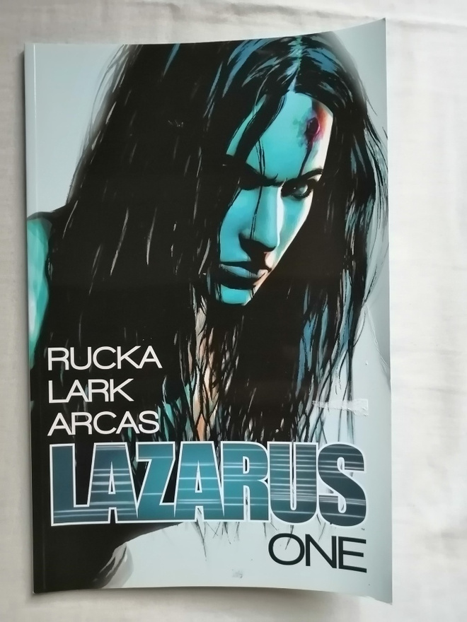 Rucka, Lark & Arcas: Lazarus vol 1: Family