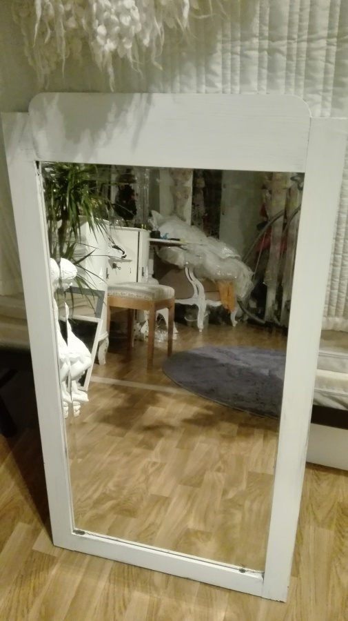 KAUNIISTI KULUNUT VANHA PEILI