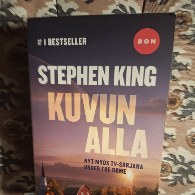 Stephen King : Kuvun alla,pokkari