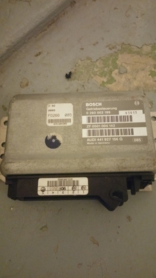 Audi V8 4.2 vaihteiston ohjainyksikkö 441927156Q