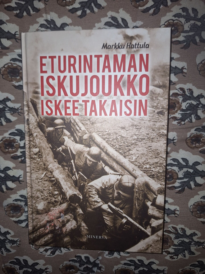 Markku Hattula : Eturintaman iskujoukko iskee takaisin  1p