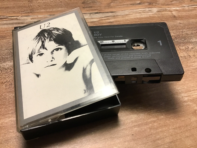 U2 . Boy c-kasetti Island records ICT 9646