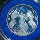 Hopeanvärinen Suomi 100 v -juhlaraha. Halkaisija 27 mm. Säil - pikkukuva 3