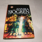 Annika Sjögren Mereltä käy myrsky  -sid - pikkukuva 1