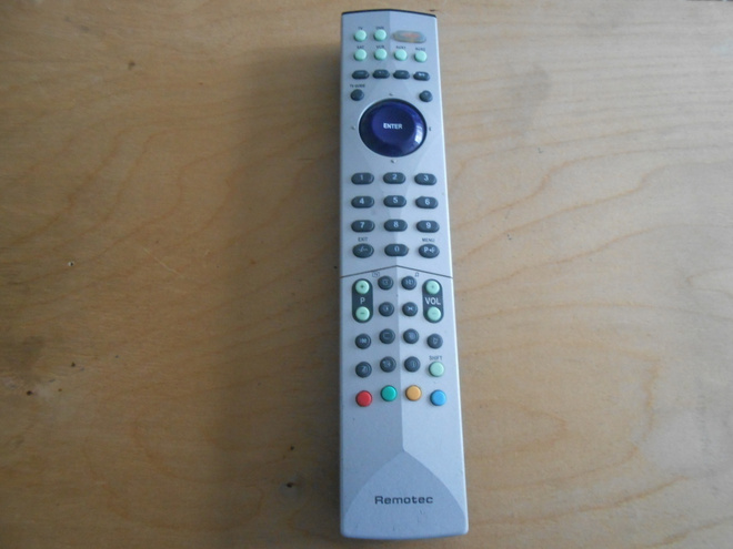 REMOTEC  yleiskaukosäädin, TV,DVD, SAT, VCR, AUX1, AUX2.