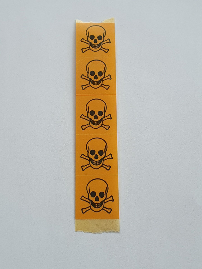 Pääkallotarra 20x20 mm (5 kpl)