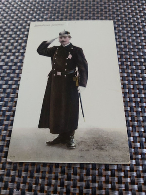 4 Suomalainen Poliisimies