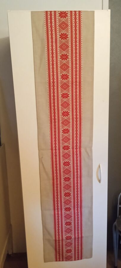 JOULUKAITALIINA HARMAA PUNAISELLA KUVIOINNILLA