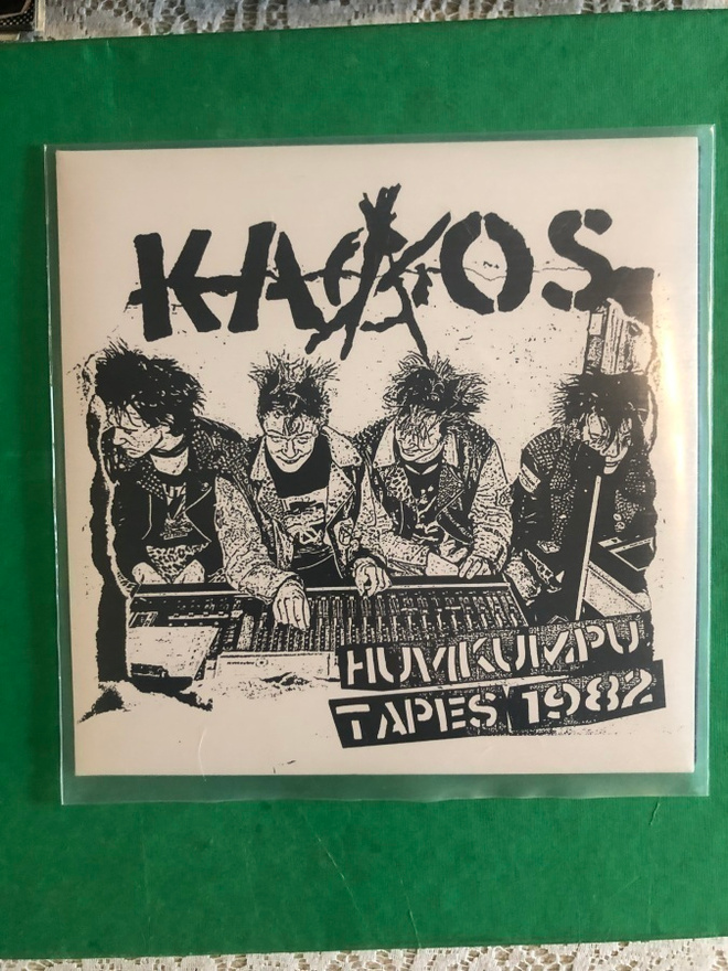 Kaaos: Huvikumpu Tapes 1982. 2021. Sininen vinyyli.