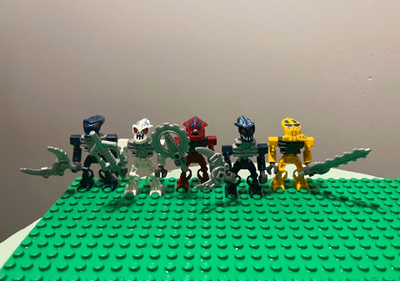 Lego Bionicle minifiguurit 5 kpl + aseet