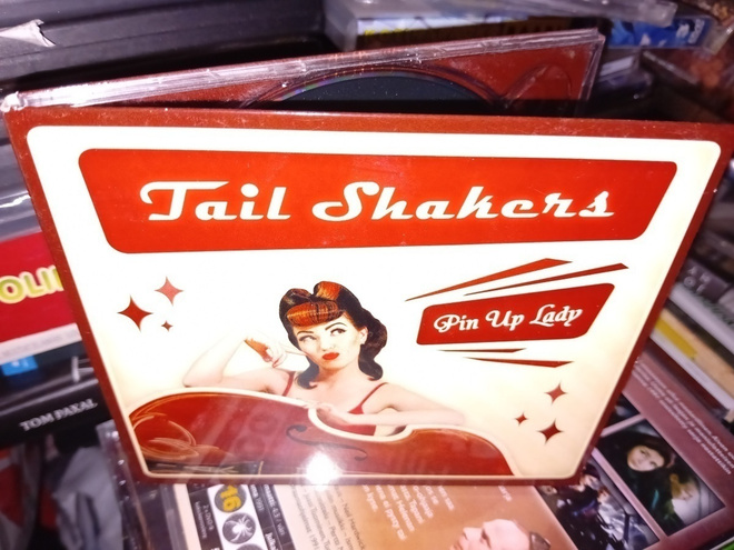 CD Tail Shakers : Pin Up Lady ( SIS POSTIKULU  )