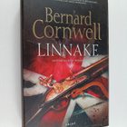 Bernard Cornwell : Linnake : historiallinen romaani - pikkukuva 1