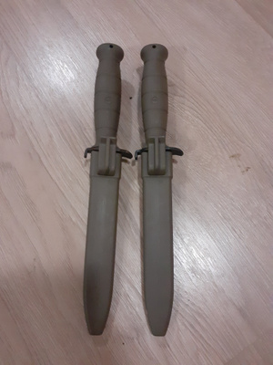 Kaksi Glock -puukkoa