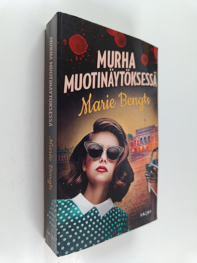 Marie Bengts : Murha muotinäytöksessä