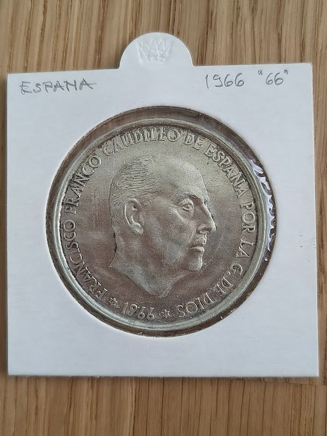 Espanja 1966 100 Pesetaa - hopeaa