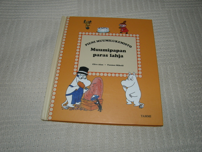 Pieni muumilukemisto Muumipapan paras lahja