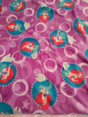 Disney Pieni Merenneito Ariel -fleecekangas (205 x 160 cm