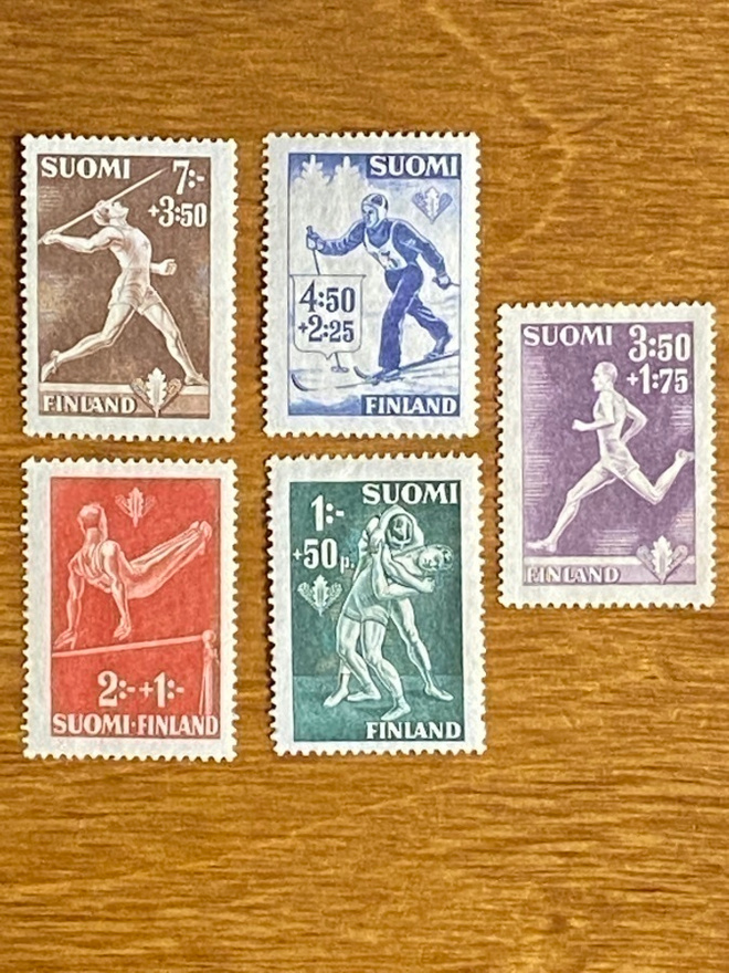 URHEILUMERKKEJÄ SARJA 1945**