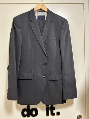 TOMMY HILFIGER TAILORED MIESTEN TUMMAN HARMAA PUKU KOKO 46