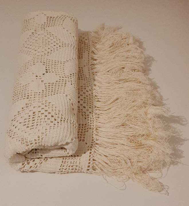 Kermanvaalea vintage virkattu päiväpeitto