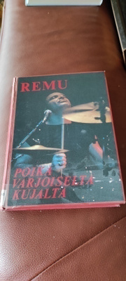 Remu poika varjoiselta kujalta Hurriganes