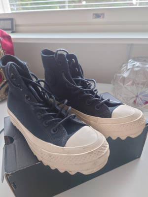 Converse mustat paksupohjaiset tennarit koko 36