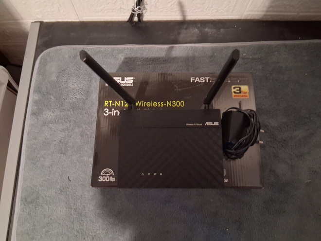 ASUS RT-N12E Wireless-N300 Wi-Fi -reititin