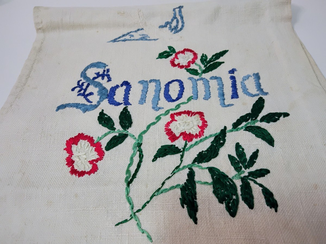 Sanomia entisajan kankainen lehtiteline