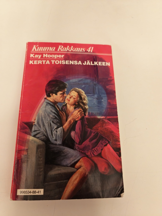 Kay Hooper; Kerta toisensa jälkeen (Kuuma rakkaus)