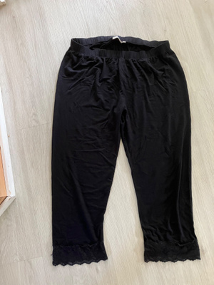 Cellbes XXL ( 54-56) trikoo caprit pitsilahkeilla